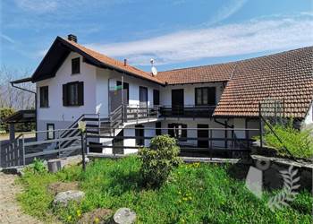 CASA INDIPENDENTE RISTRUTTURATA CON GIARDINO